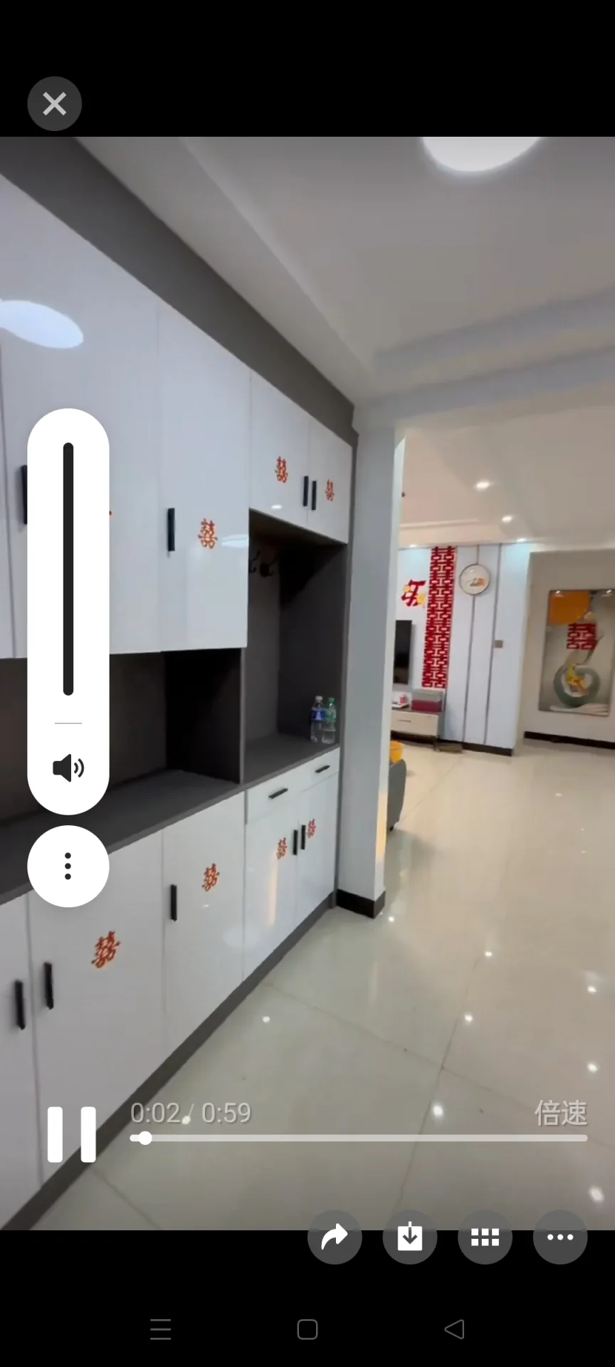 一个室内储物空间，墙面安装了多层白色储物柜，设计简洁现代，采光良好，整体呈现整洁有序的存储氛围。