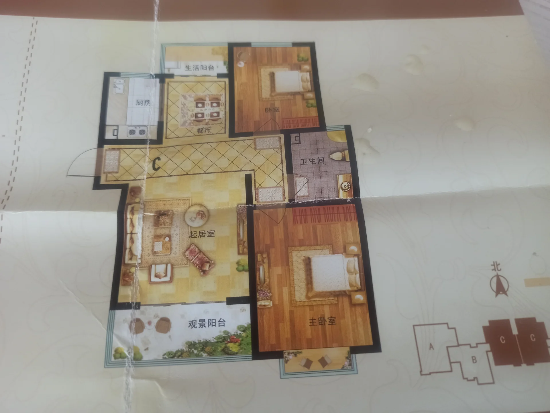 标准户型图，包含客厅、餐厅、卧室和卫生间等多个功能区域的布局，结构清晰。